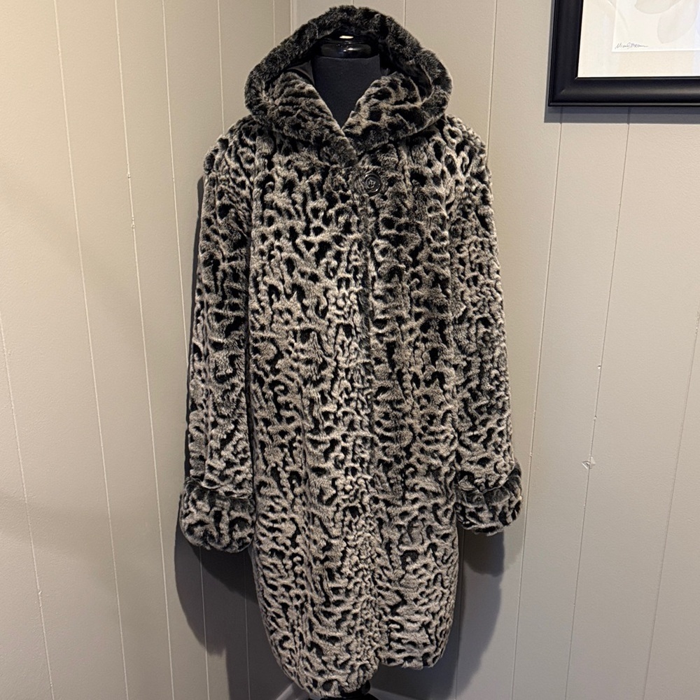 Dennis Basso Women 1X Plus Black and Gray Animal Print Teddy Jacket Hoodie